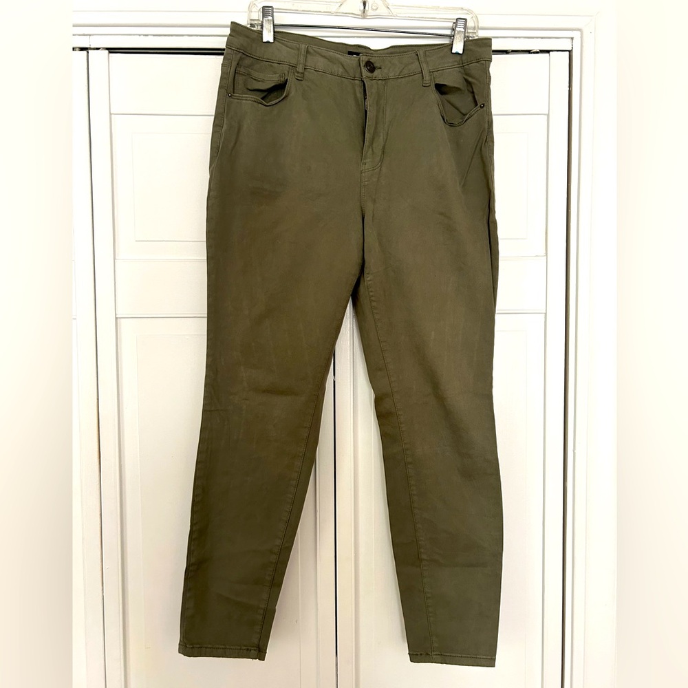 Rue21 olive green skinny pants, size 14